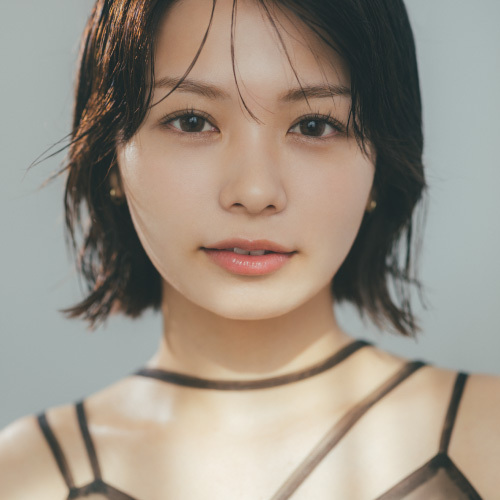 足立佳奈